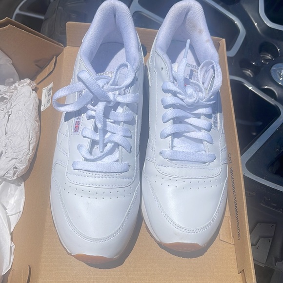 Reebok Classic Size 8 - Picture 3 of 6